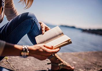 12 книг, которые должна прочитать каждая девушка