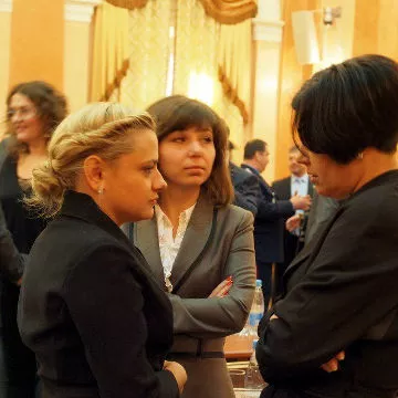Госслужащие обсуждают предстоящюю проверку Госслужащие обсуждают предстоящюю проверку