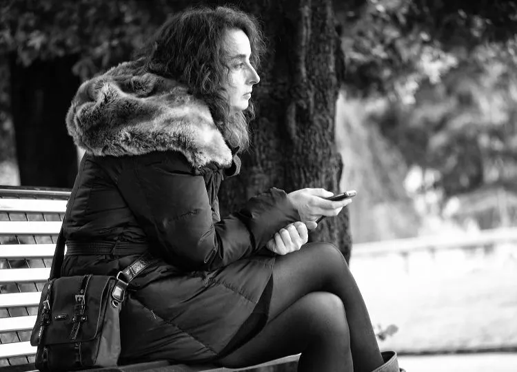 Может позвонить ему самой все-таки...