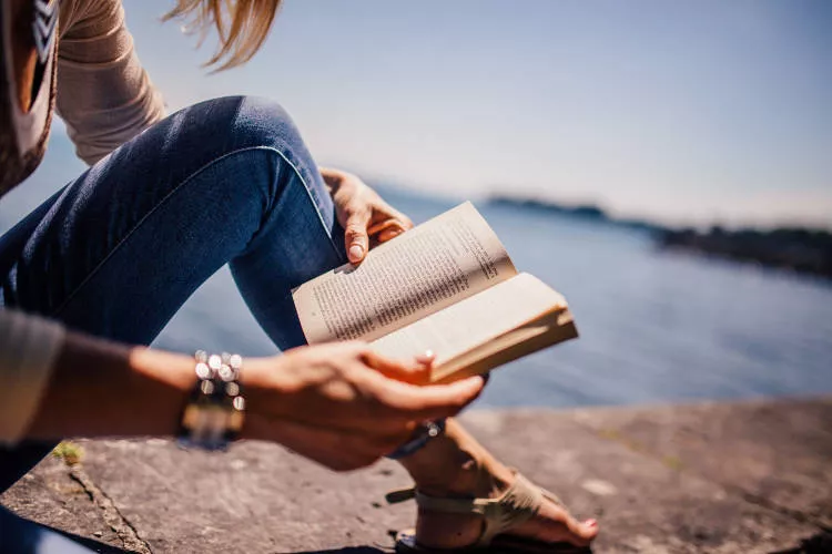 12 книг, которые должна прочитать каждая девушка