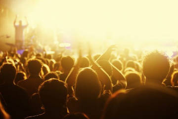 Ученые обнаружили синхронизацию мозговых волн слушателей на музыкальном концерте
