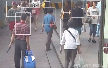 Китайская полиция начинает ловить подозреваемых, благодаря функции распознавания лица