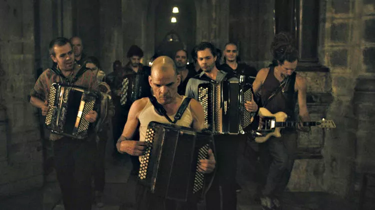 HOLY MOTORS (2012)