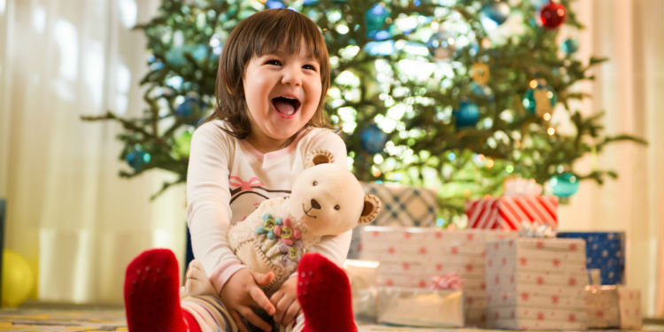 Выбираем лучший подарок для ребенка на Новый Год: Идеи, которые пригодятся всем родителям