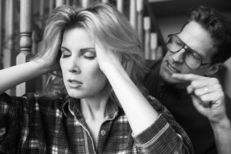 11 Признаков Эмоционального Абьюза в Отношениях: как распознать и защититься от психологического насилия